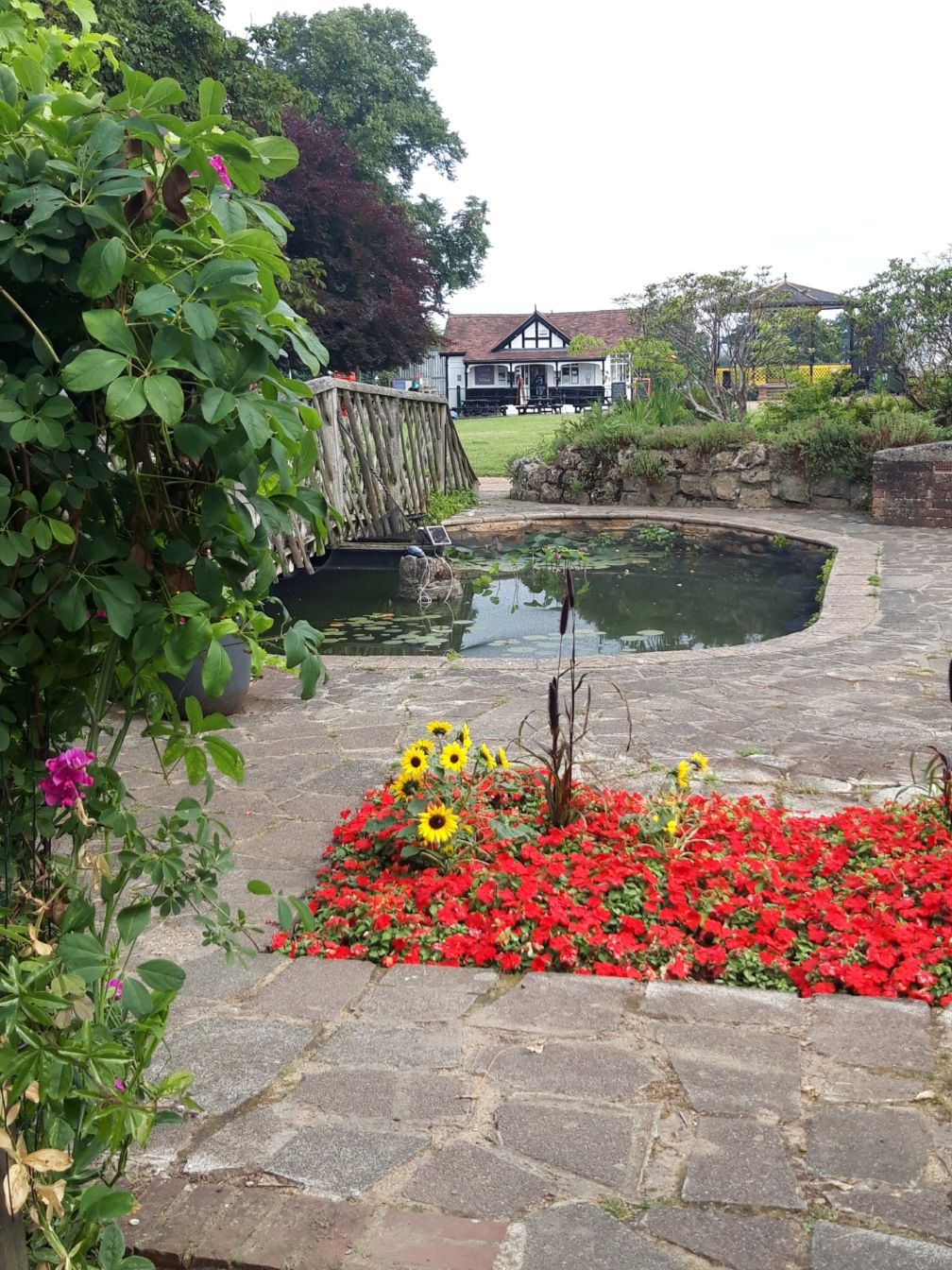 Sevenoaks Town Council to use 1,000,000 recycled plastic straws in revitalisation of the Vine Gardens  