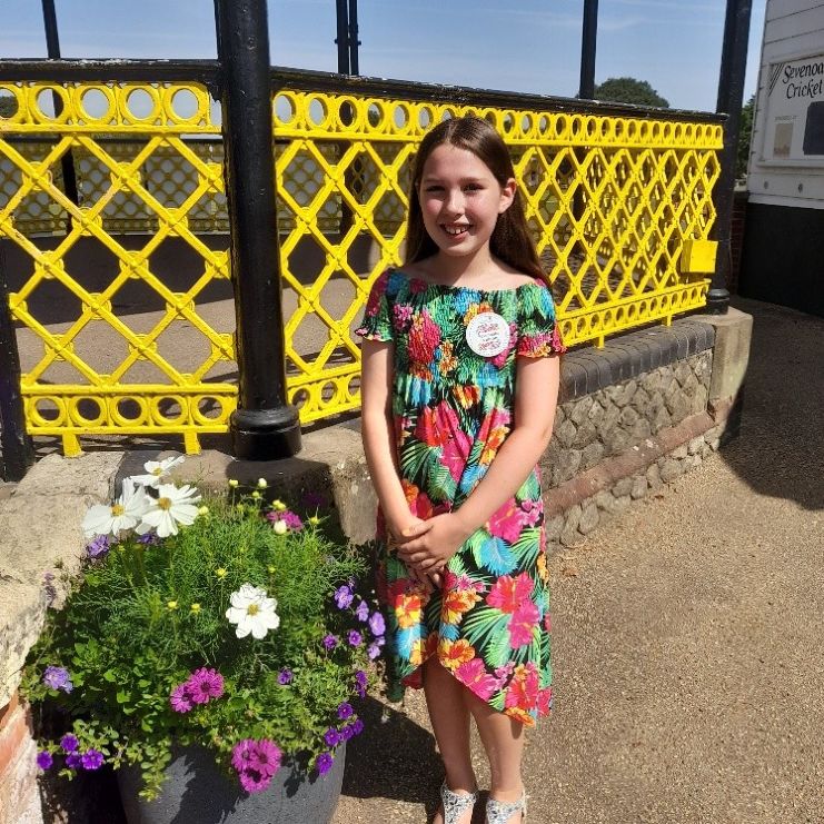 Volunteer Bonnie with planter