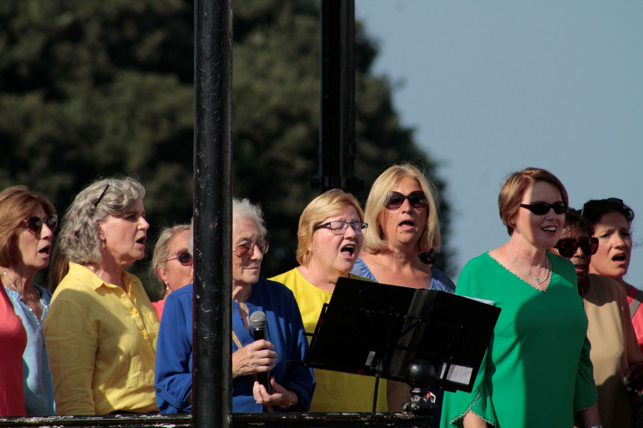 Soul Train Choir on the Bandstand