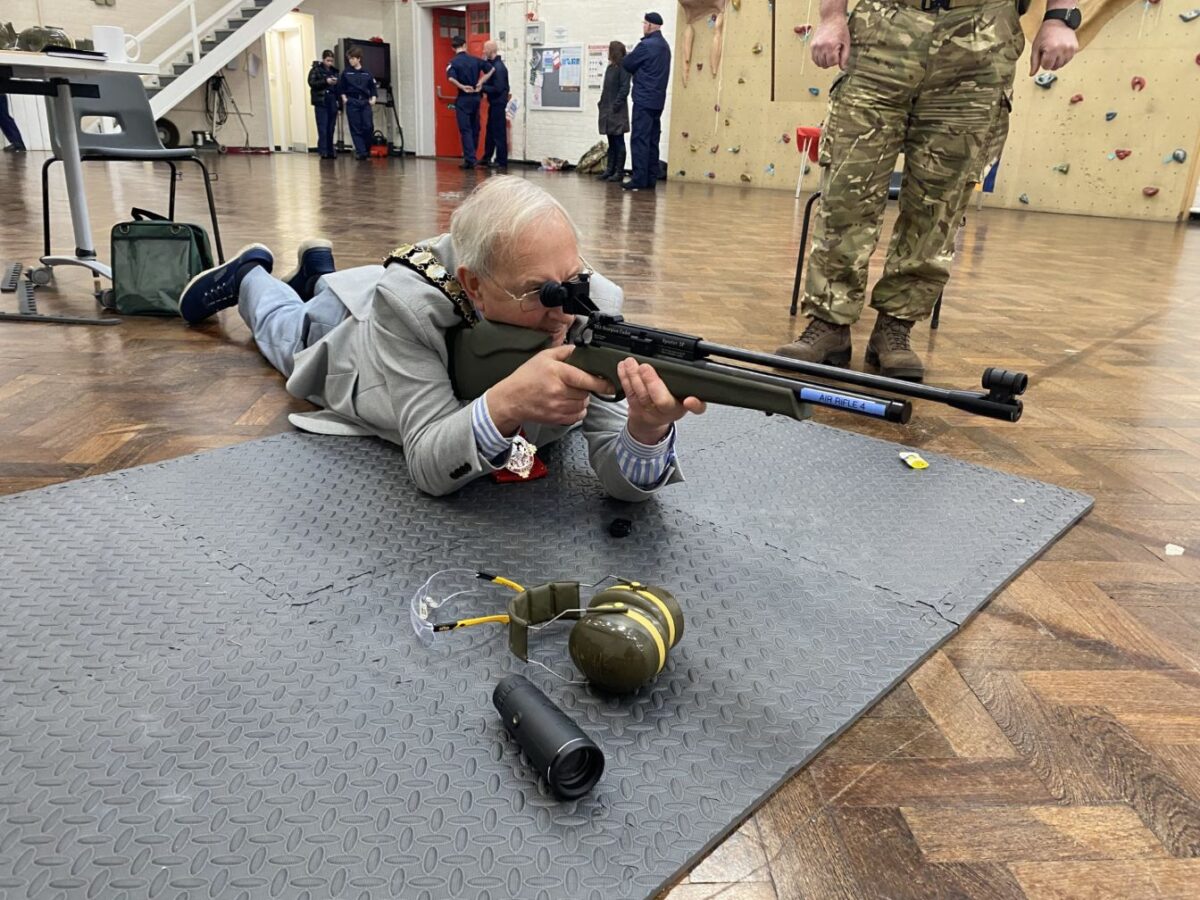 The Mayor takes aim