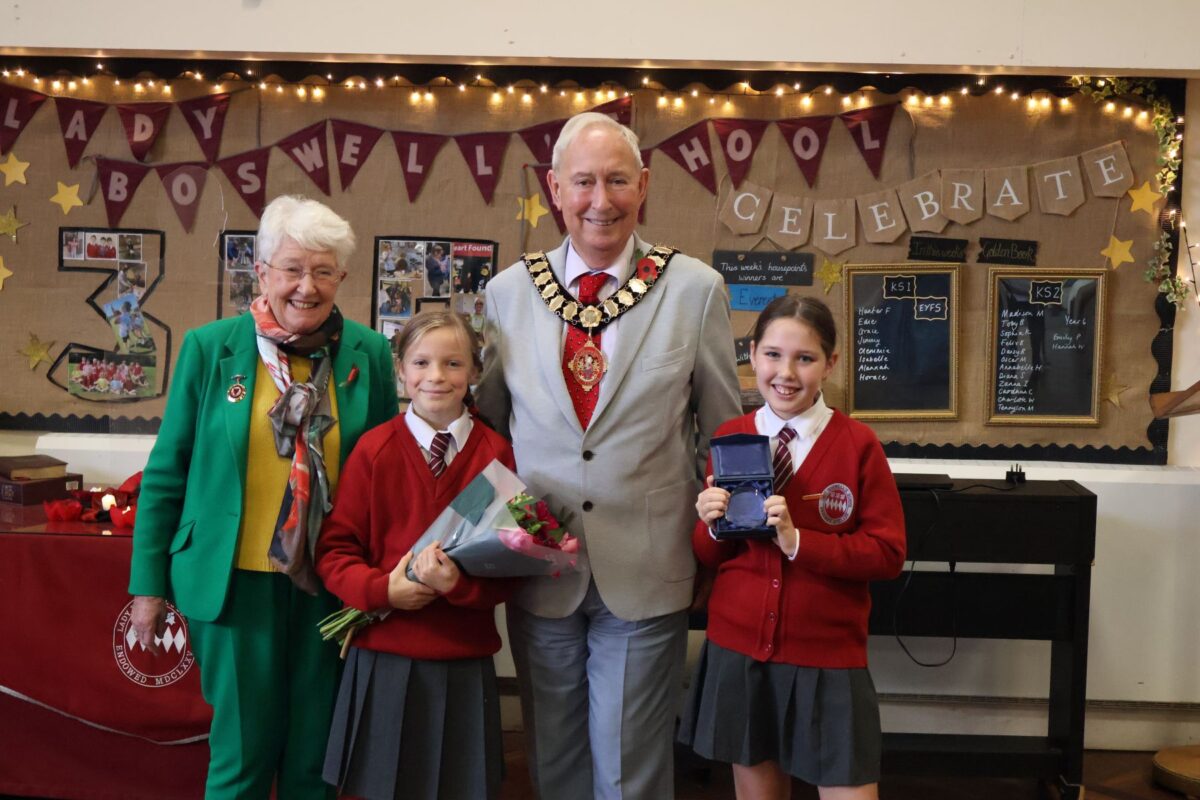 Emma and Bonnie with the mayor