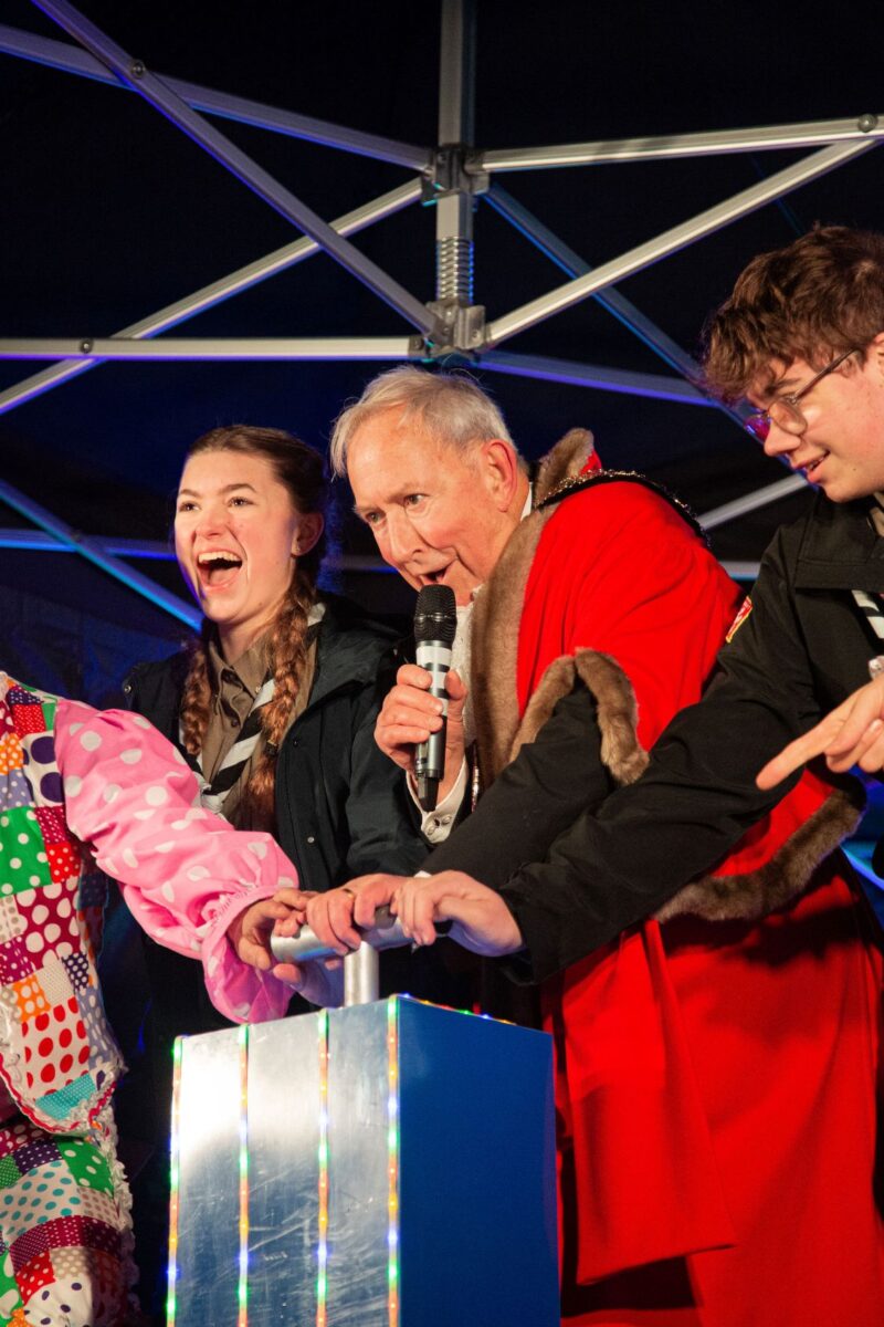 Mayor switches on the Christmas Lights