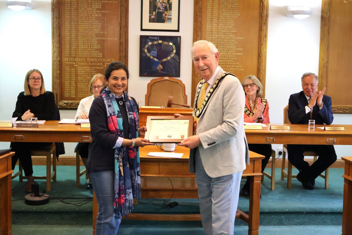 Homa Ansari receives KALC Award