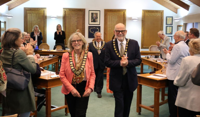 Victoria Granville becomes Mayor at Council Meeting